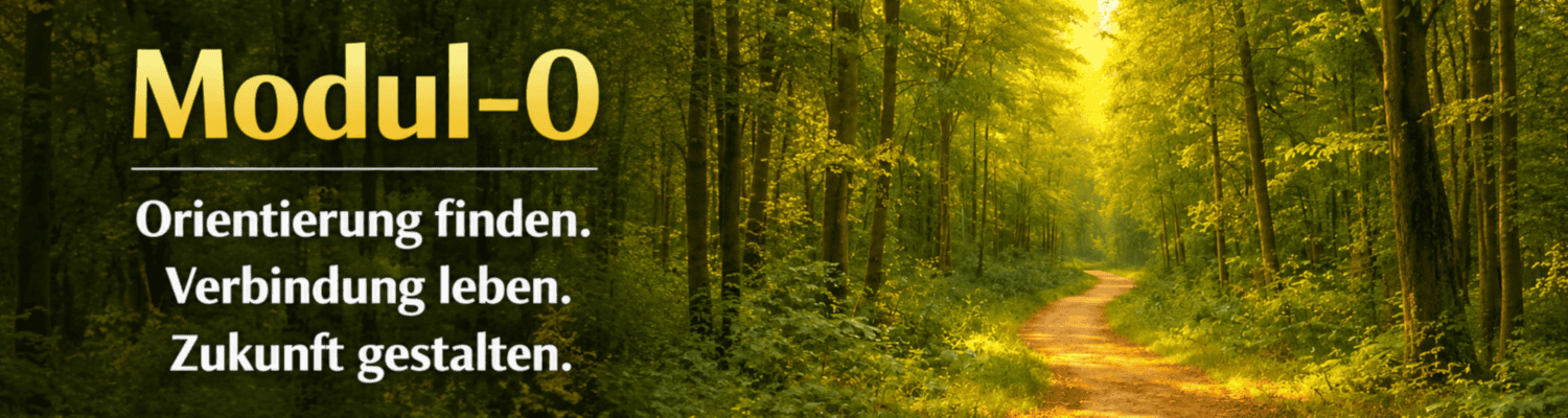 Sonnendurchfluteter Waldweg mit Text „Modul‑0 – Orientierung finden. Verbindung leben. Zukunft gestalten.“ – Symbol für Klarheit und Zukunftsgestaltung.